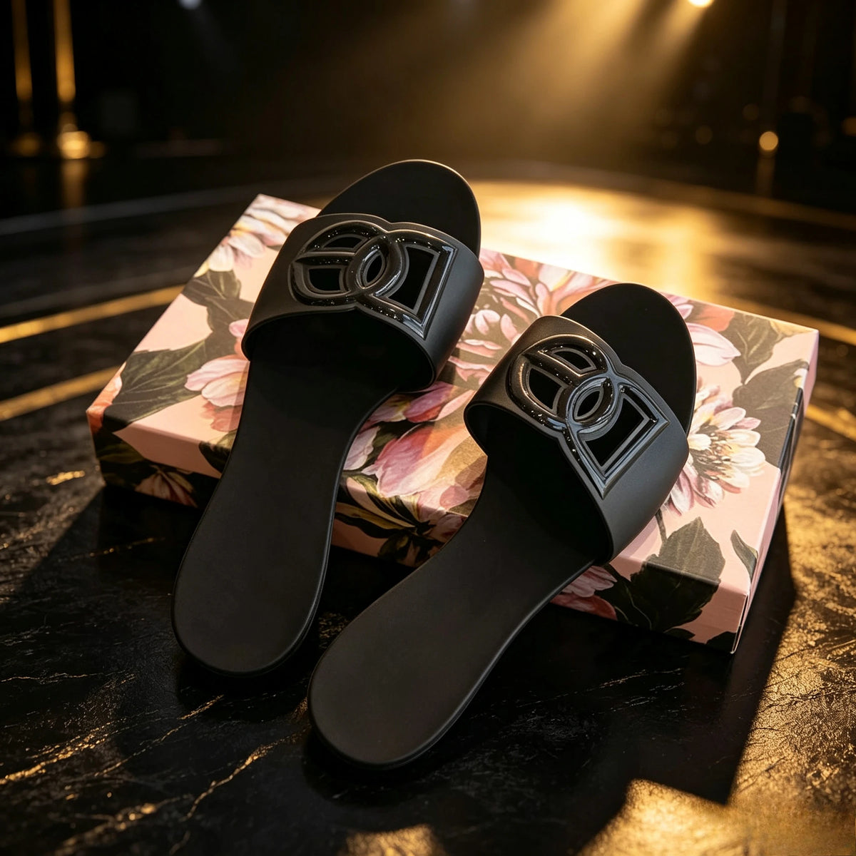 Summer Hot Sale Trendy Fashion Style Jelly Colour Simple Outdoor Indoor Slides for Women Slipper Beach Footwear Cool Sexy