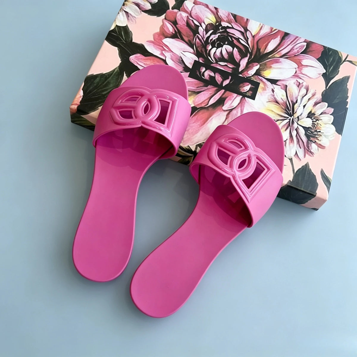 Summer Hot Sale Trendy Fashion Style Jelly Colour Simple Outdoor Indoor Slides for Women Slipper Beach Footwear Cool Sexy